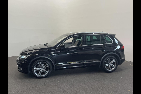 Volkswagen Tiguan 1.5 TSI 150pk DSG R-Line Platinum Panoramadak Navigatie Apple Carplay/Android Auto Camera Parkeersensoren Adaptive Cruise Control Leder Memory stoelen Stoelverwarming Elektrische achterklep Climate Control Virtual Cockpit