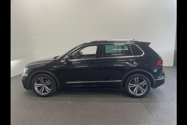 Volkswagen Tiguan 1.5 TSI 150pk DSG R-Line Platinum Panoramadak Navigatie Apple Carplay/Android Auto Camera Parkeersensoren Adaptive Cruise Control Leder Memory stoelen Stoelverwarming Elektrische achterklep Climate Control Virtual Cockpit