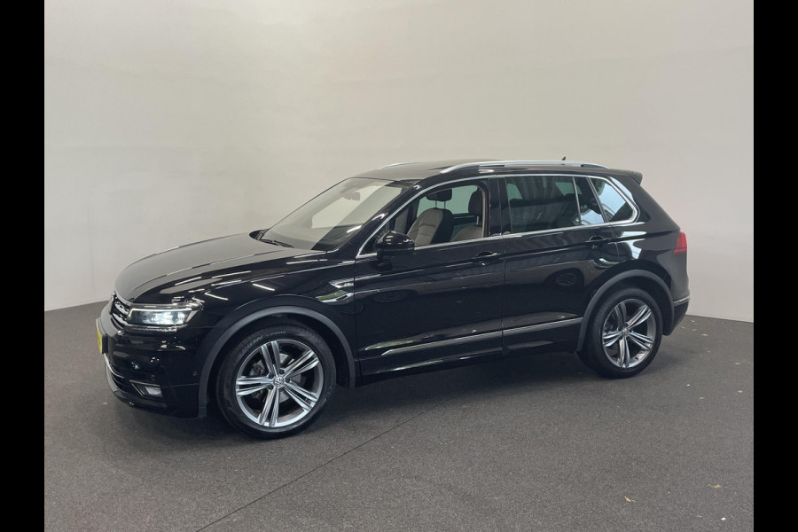 Volkswagen Tiguan 1.5 TSI 150pk DSG R-Line Platinum Panoramadak Navigatie Apple Carplay/Android Auto Camera Parkeersensoren Adaptive Cruise Control Leder Memory stoelen Stoelverwarming Elektrische achterklep Climate Control Virtual Cockpit