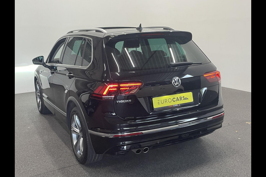 Volkswagen Tiguan 1.5 TSI 150pk DSG R-Line Platinum Panoramadak Navigatie Apple Carplay/Android Auto Camera Parkeersensoren Adaptive Cruise Control Leder Memory stoelen Stoelverwarming Elektrische achterklep Climate Control Virtual Cockpit