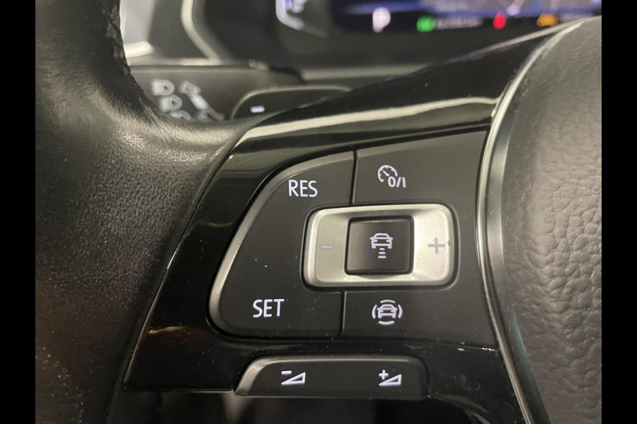 Volkswagen Tiguan 1.5 TSI 150pk DSG R-Line Platinum Panoramadak Navigatie Apple Carplay/Android Auto Camera Parkeersensoren Adaptive Cruise Control Leder Memory stoelen Stoelverwarming Elektrische achterklep Climate Control Virtual Cockpit