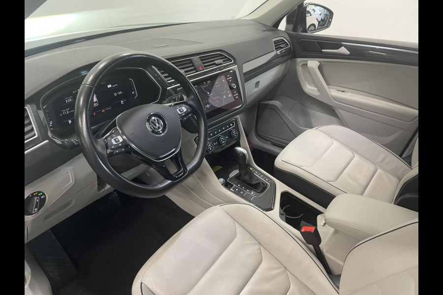 Volkswagen Tiguan 1.5 TSI 150pk DSG R-Line Platinum Panoramadak Navigatie Apple Carplay/Android Auto Camera Parkeersensoren Adaptive Cruise Control Leder Memory stoelen Stoelverwarming Elektrische achterklep Climate Control Virtual Cockpit