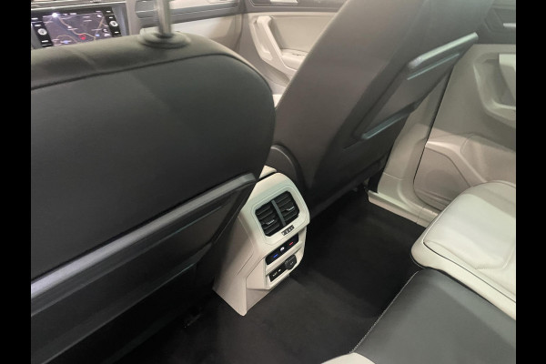 Volkswagen Tiguan 1.5 TSI 150pk DSG R-Line Platinum Panoramadak Navigatie Apple Carplay/Android Auto Camera Parkeersensoren Adaptive Cruise Control Leder Memory stoelen Stoelverwarming Elektrische achterklep Climate Control Virtual Cockpit