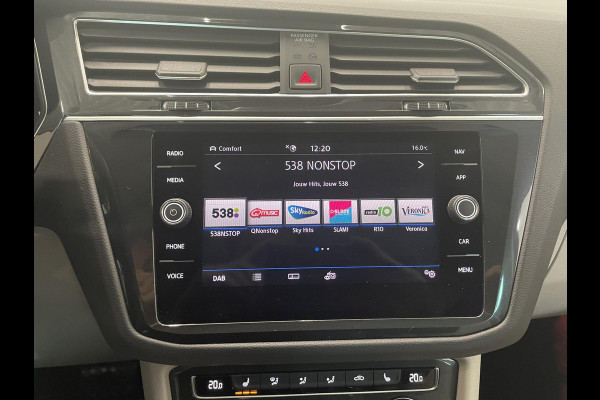 Volkswagen Tiguan 1.5 TSI 150pk DSG R-Line Platinum Panoramadak Navigatie Apple Carplay/Android Auto Camera Parkeersensoren Adaptive Cruise Control Leder Memory stoelen Stoelverwarming Elektrische achterklep Climate Control Virtual Cockpit