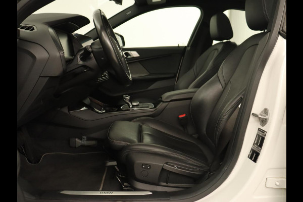 BMW 2 Serie 218i High Executive | Panoramadak | Sport Line | Leder | Harman/Kardon | Adaptive cruise | Stuurverwarming | Carplay | Camera | Navigatie | Full LED | Park Assist | Sportstoelen | Live Cockpit BMW 2 Serie 218i High Executive | Panoramadak | Sport Line | Leder | Harman/Kardon | Adaptive cruise | Stuurverwarming | Carplay | Camera | Navigatie | Full LED | Park Assist | Sportstoelen | Live Cockpit