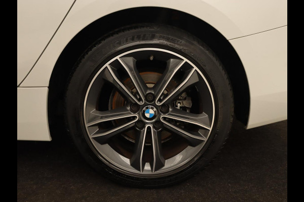 BMW 2 Serie 218i High Executive | Panoramadak | Sport Line | Leder | Harman/Kardon | Adaptive cruise | Stuurverwarming | Carplay | Camera | Navigatie | Full LED | Park Assist | Sportstoelen | Live Cockpit BMW 2 Serie 218i High Executive | Panoramadak | Sport Line | Leder | Harman/Kardon | Adaptive cruise | Stuurverwarming | Carplay | Camera | Navigatie | Full LED | Park Assist | Sportstoelen | Live Cockpit