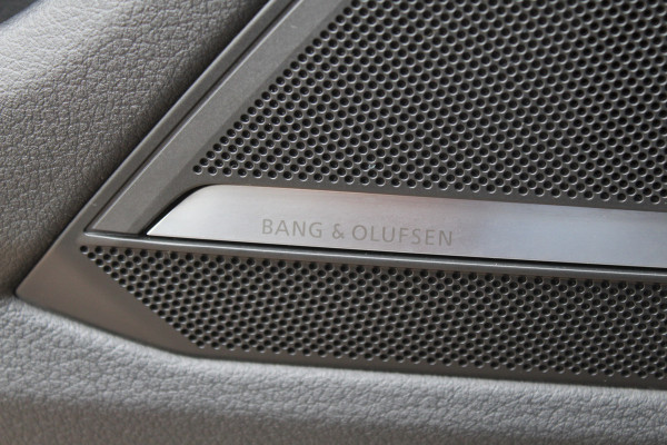 Audi A6 Allroad quattro 55 TFSI Pro Line Plus / Trekhaak / Panoramadak / Camera / Leder / Keyless / 20'' / CarPlay / B&O / Stuurverwarming / Dodehoek / DAB / ACC / Stoelverwarming / Zonnescherm zijruiten