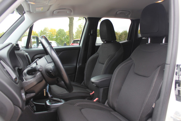 Jeep Renegade 1.4 MultiAir Limited / Trekhaak / Navigatie / CarPlay / 17'' / Parkeerhulp V+A / DAB / ACC Jeep Renegade 1.4 MultiAir Limited / Trekhaak / Navigatie / CarPlay / 17'' / Parkeerhulp V+A / DAB / ACC