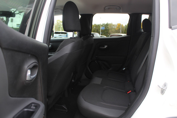 Jeep Renegade 1.4 MultiAir Limited / Trekhaak / Navigatie / CarPlay / 17'' / Parkeerhulp V+A / DAB / ACC Jeep Renegade 1.4 MultiAir Limited / Trekhaak / Navigatie / CarPlay / 17'' / Parkeerhulp V+A / DAB / ACC