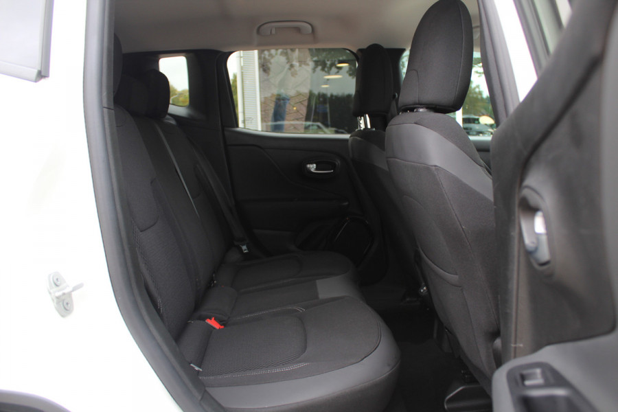 Jeep Renegade 1.4 MultiAir Limited / Trekhaak / Navigatie / CarPlay / 17'' / Parkeerhulp V+A / DAB / ACC Jeep Renegade 1.4 MultiAir Limited / Trekhaak / Navigatie / CarPlay / 17'' / Parkeerhulp V+A / DAB / ACC