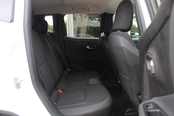 Jeep Renegade 1.4 MultiAir Limited / Trekhaak / Navigatie / CarPlay / 17'' / Parkeerhulp V+A / DAB / ACC Jeep Renegade 1.4 MultiAir Limited / Trekhaak / Navigatie / CarPlay / 17'' / Parkeerhulp V+A / DAB / ACC