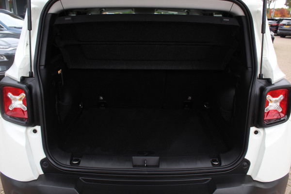 Jeep Renegade 1.4 MultiAir Limited / Trekhaak / Navigatie / CarPlay / 17'' / Parkeerhulp V+A / DAB / ACC Jeep Renegade 1.4 MultiAir Limited / Trekhaak / Navigatie / CarPlay / 17'' / Parkeerhulp V+A / DAB / ACC