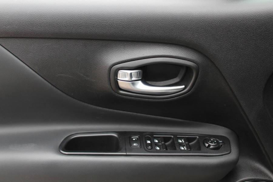 Jeep Renegade 1.4 MultiAir Limited / Trekhaak / Navigatie / CarPlay / 17'' / Parkeerhulp V+A / DAB / ACC Jeep Renegade 1.4 MultiAir Limited / Trekhaak / Navigatie / CarPlay / 17'' / Parkeerhulp V+A / DAB / ACC