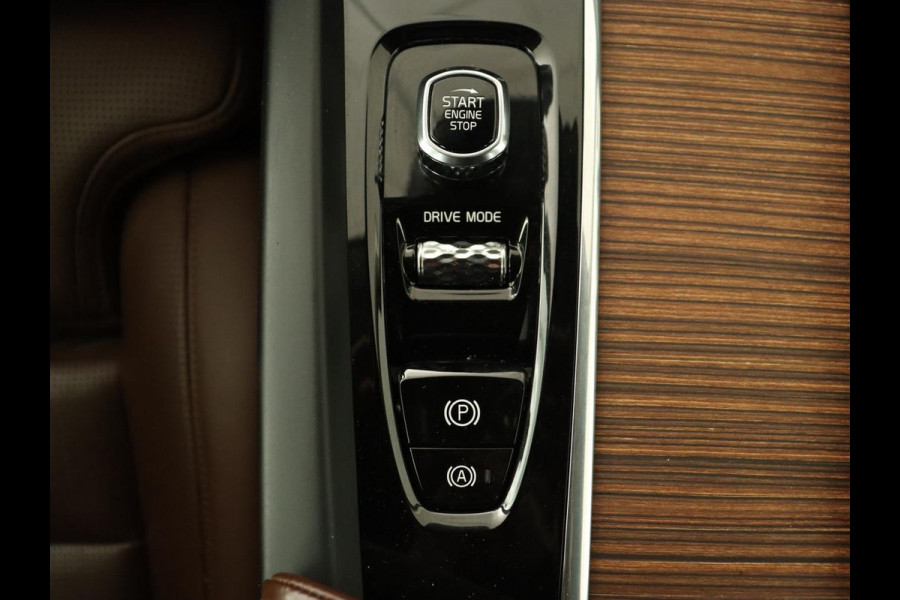 Volvo XC60 2.0 T8 Twin Engine AWD Inscription | Panoramadak | Trekhaak | Stoelventilatie | Bowers & Wilkins | Head-Up | Adaptive cruise | Leder | 360 Camera | Carplay | Navigatie | Luchvering | PHEV | Plug In
