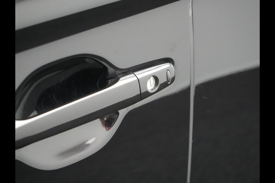 Mitsubishi Outlander 2.4 Intense Plug In Hybrid 225pk Dealer O.H PHEV | Trekhaak Afneembaar | Alcantara Sportstoelen Verwarmd | Camera | Apple Carplay | Keyless | DAB |