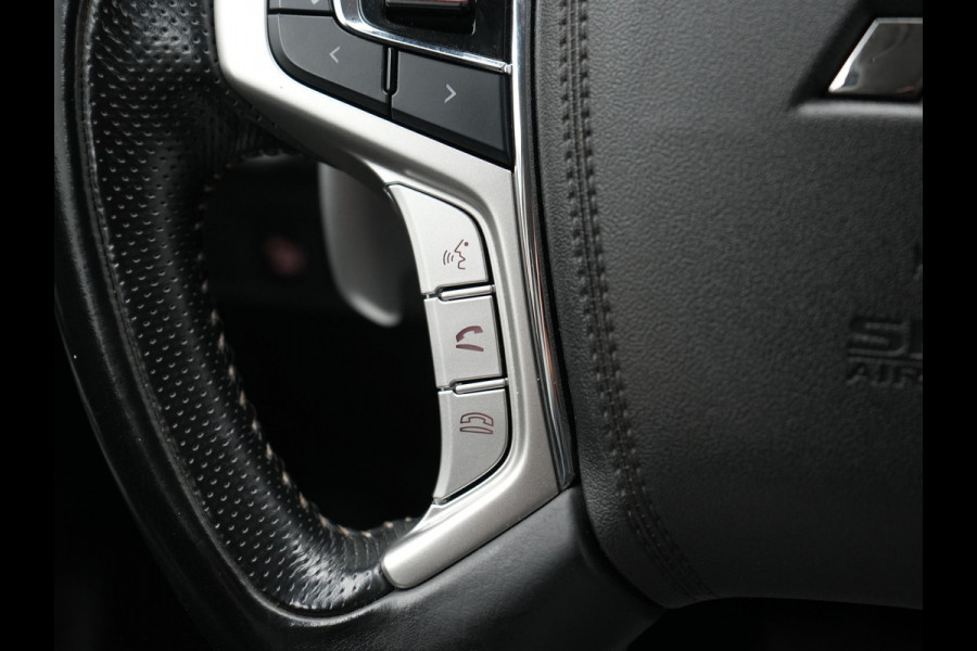 Mitsubishi Outlander 2.4 Intense Plug In Hybrid 225pk Dealer O.H PHEV | Trekhaak Afneembaar | Alcantara Sportstoelen Verwarmd | Camera | Apple Carplay | Keyless | DAB |
