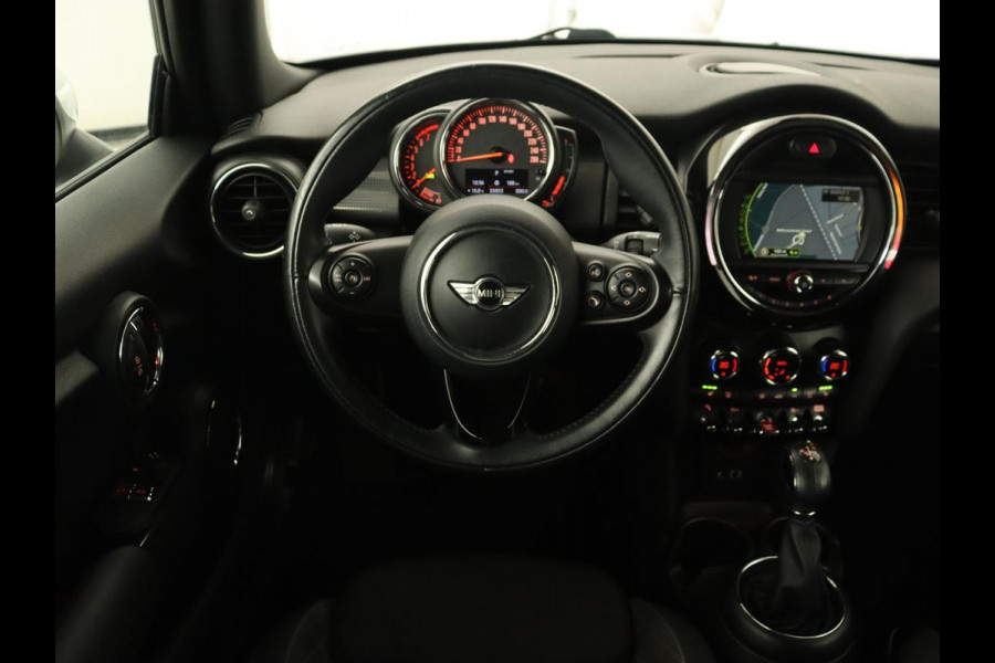MINI Cooper 1.5 Chili | Automaat | Stoelverwarming | Full LED | Navigatie | Parkeerhulp | Sportstoelen | Climate control | Cruise control