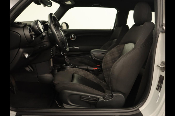 MINI Cooper 1.5 Chili | Automaat | Stoelverwarming | Full LED | Navigatie | Parkeerhulp | Sportstoelen | Climate control | Cruise control