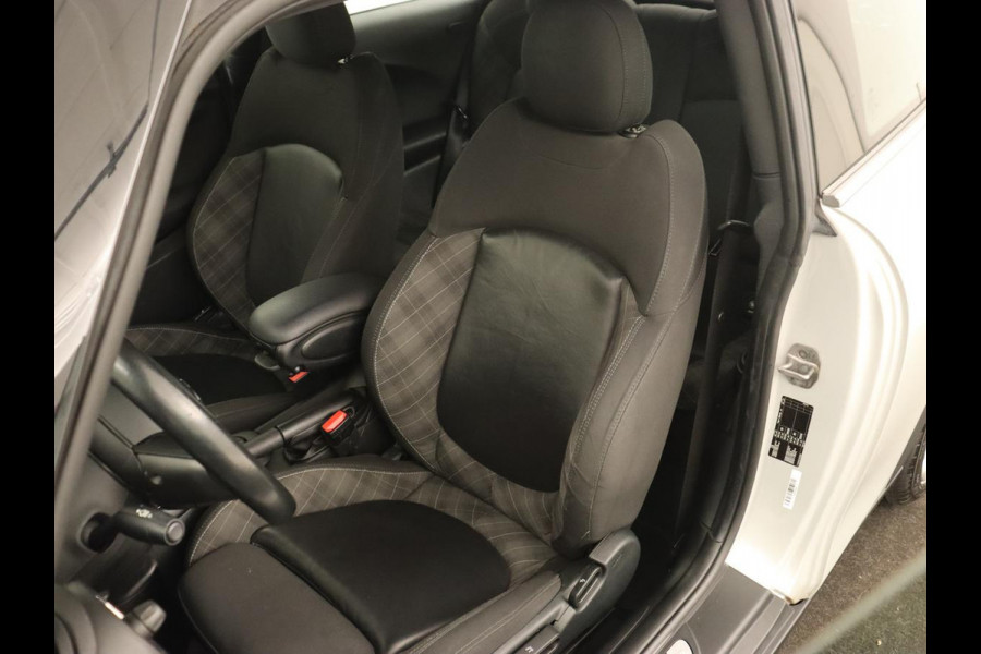 MINI Cooper 1.5 Chili | Automaat | Stoelverwarming | Full LED | Navigatie | Parkeerhulp | Sportstoelen | Climate control | Cruise control