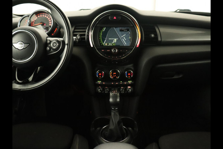 MINI Cooper 1.5 Chili | Automaat | Stoelverwarming | Full LED | Navigatie | Parkeerhulp | Sportstoelen | Climate control | Cruise control