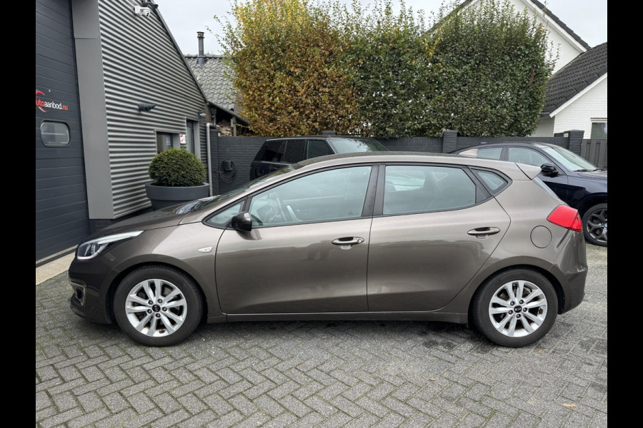 Kia cee'd 1.6 GDI ComfortPlusLine Navigator | Camera | Lichtmetalen Velgen | Navigatie | Cruise Control | Kia cee'd 1.6 GDI ComfortPlusLine Navigator | Camera | Lichtmetalen Velgen | Navigatie | Cruise Control |