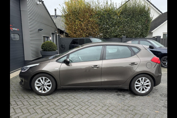 Kia cee'd 1.6 GDI ComfortPlusLine Navigator | Camera | Lichtmetalen Velgen | Navigatie | Cruise Control | Kia cee'd 1.6 GDI ComfortPlusLine Navigator | Camera | Lichtmetalen Velgen | Navigatie | Cruise Control |