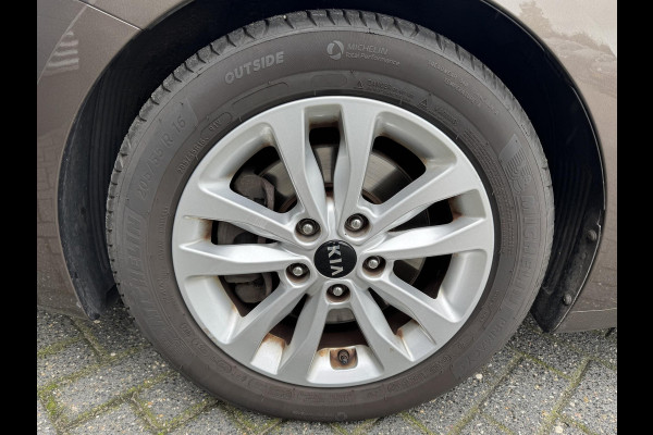 Kia cee'd 1.6 GDI ComfortPlusLine Navigator | Camera | Lichtmetalen Velgen | Navigatie | Cruise Control | Kia cee'd 1.6 GDI ComfortPlusLine Navigator | Camera | Lichtmetalen Velgen | Navigatie | Cruise Control |