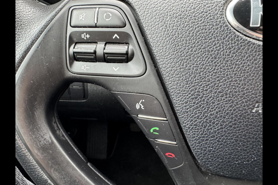 Kia cee'd 1.6 GDI ComfortPlusLine Navigator | Camera | Lichtmetalen Velgen | Navigatie | Cruise Control | Kia cee'd 1.6 GDI ComfortPlusLine Navigator | Camera | Lichtmetalen Velgen | Navigatie | Cruise Control |