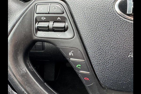 Kia cee'd 1.6 GDI ComfortPlusLine Navigator | Camera | Lichtmetalen Velgen | Navigatie | Cruise Control | Kia cee'd 1.6 GDI ComfortPlusLine Navigator | Camera | Lichtmetalen Velgen | Navigatie | Cruise Control |