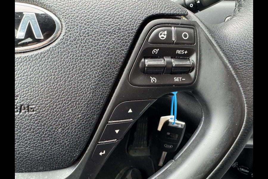 Kia cee'd 1.6 GDI ComfortPlusLine Navigator | Camera | Lichtmetalen Velgen | Navigatie | Cruise Control | Kia cee'd 1.6 GDI ComfortPlusLine Navigator | Camera | Lichtmetalen Velgen | Navigatie | Cruise Control |
