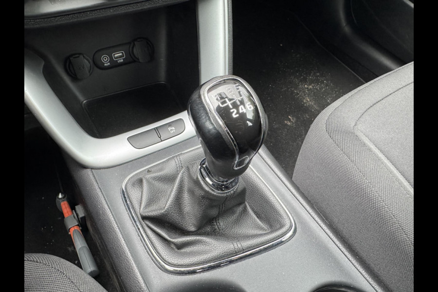 Kia cee'd 1.6 GDI ComfortPlusLine Navigator | Camera | Lichtmetalen Velgen | Navigatie | Cruise Control | Kia cee'd 1.6 GDI ComfortPlusLine Navigator | Camera | Lichtmetalen Velgen | Navigatie | Cruise Control |