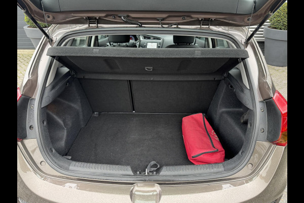 Kia cee'd 1.6 GDI ComfortPlusLine Navigator | Camera | Lichtmetalen Velgen | Navigatie | Cruise Control | Kia cee'd 1.6 GDI ComfortPlusLine Navigator | Camera | Lichtmetalen Velgen | Navigatie | Cruise Control |