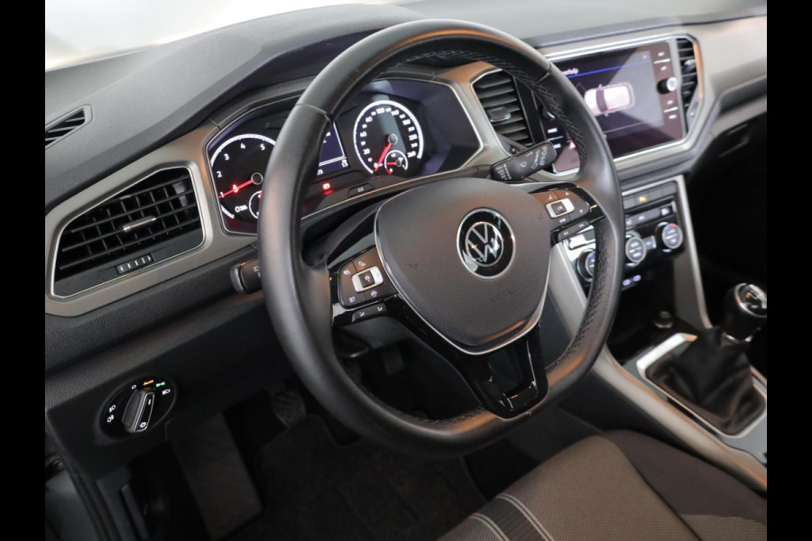 Volkswagen T-Roc 1.0 TSI Style 110 pk | Navigatie | Parkeersensoren | Autom. airco | Adaptieve cruise control | Apple Carplay/Android Auto | Volkswagen T-Roc 1.0 TSI Style 110 pk | Navigatie | Parkeersensoren | Autom. airco | Adaptieve cruise control | Apple Carplay/Android Auto |