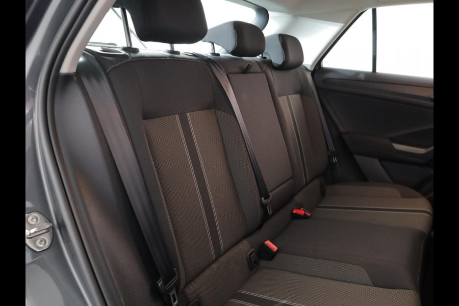 Volkswagen T-Roc 1.0 TSI Style 110 pk | Navigatie | Parkeersensoren | Autom. airco | Adaptieve cruise control | Apple Carplay/Android Auto | Volkswagen T-Roc 1.0 TSI Style 110 pk | Navigatie | Parkeersensoren | Autom. airco | Adaptieve cruise control | Apple Carplay/Android Auto |