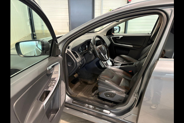 Volvo XC60 D4 Aut. Summum Leder Stoelverwarming Trekhaak Parkeercamera 190pk