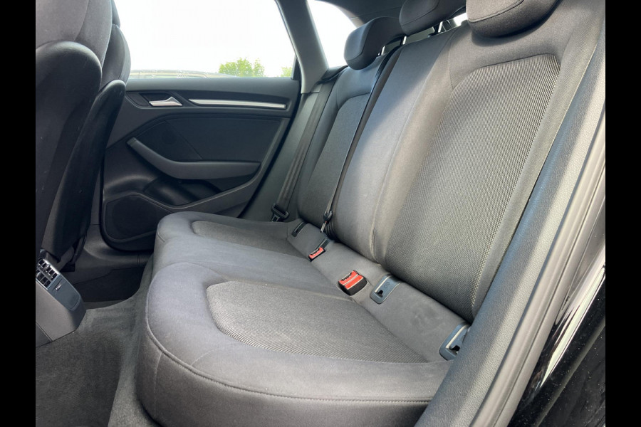 Audi A3 Sportback 40 e-tron Advance Sport | Trekhaak | Camera | 100% onderhouden Audi A3 Sportback 40 e-tron Advance Sport | Trekhaak | Camera | 100% onderhouden