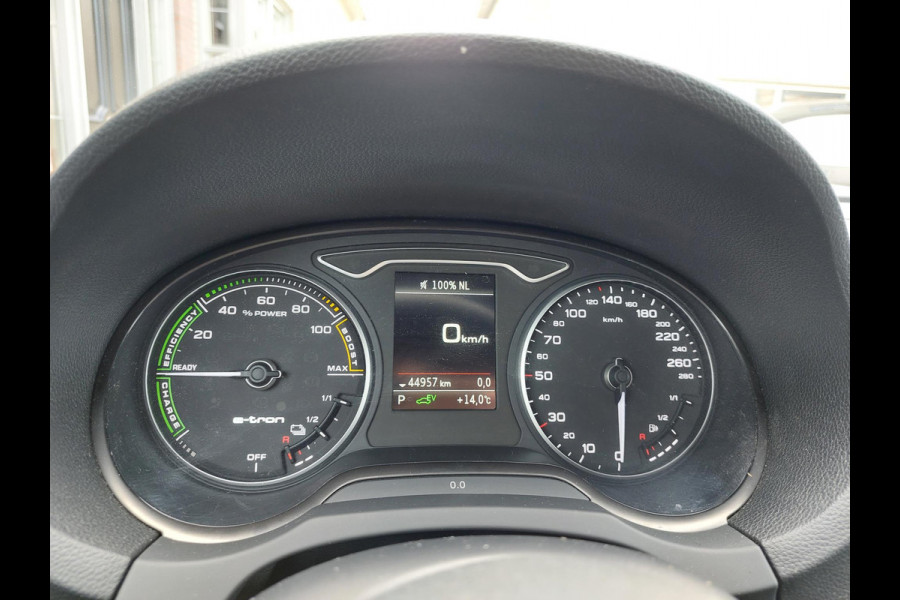 Audi A3 Sportback 40 e-tron Advance Sport | Trekhaak | Camera | 100% onderhouden Audi A3 Sportback 40 e-tron Advance Sport | Trekhaak | Camera | 100% onderhouden