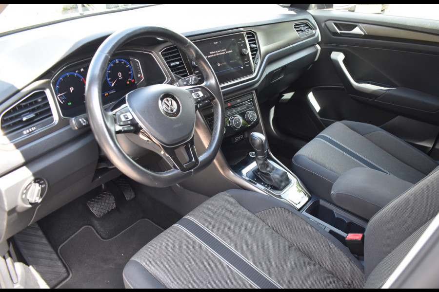 Volkswagen T-Roc 1.5 TSI Style Automaat Navigatie / Adap. Cruise / Trekhaak / PDC v+a / Camera / 17" LM
