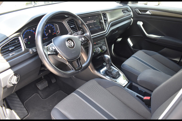 Volkswagen T-Roc 1.5 TSI Style Automaat Navigatie / Adap. Cruise / Trekhaak / PDC v+a / Camera / 17" LM