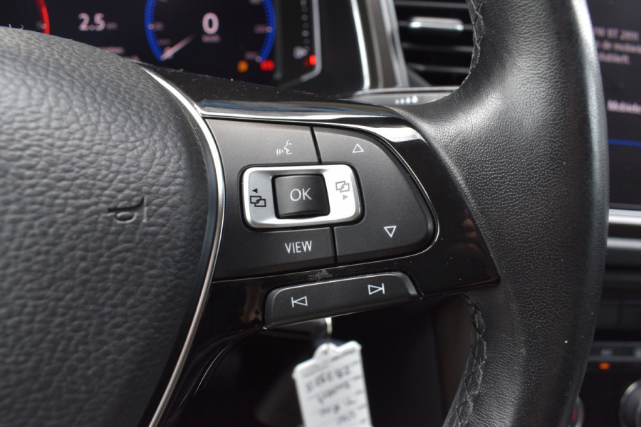 Volkswagen T-Roc 1.5 TSI Style Automaat Navigatie / Adap. Cruise / Trekhaak / PDC v+a / Camera / 17" LM