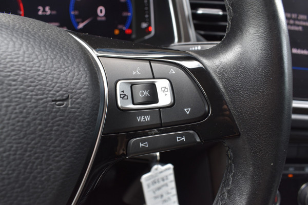 Volkswagen T-Roc 1.5 TSI Style Automaat Navigatie / Adap. Cruise / Trekhaak / PDC v+a / Camera / 17" LM