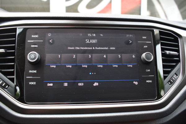 Volkswagen T-Roc 1.5 TSI Style Automaat Navigatie / Adap. Cruise / Trekhaak / PDC v+a / Camera / 17" LM