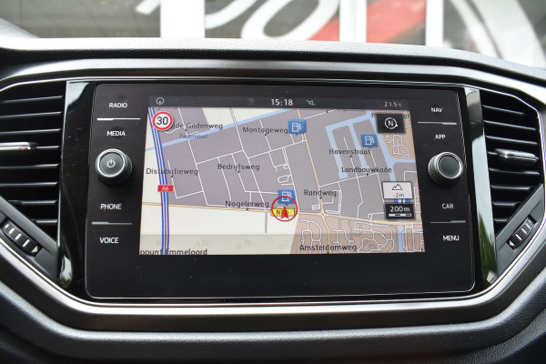 Volkswagen T-Roc 1.5 TSI Style Automaat Navigatie / Adap. Cruise / Trekhaak / PDC v+a / Camera / 17" LM