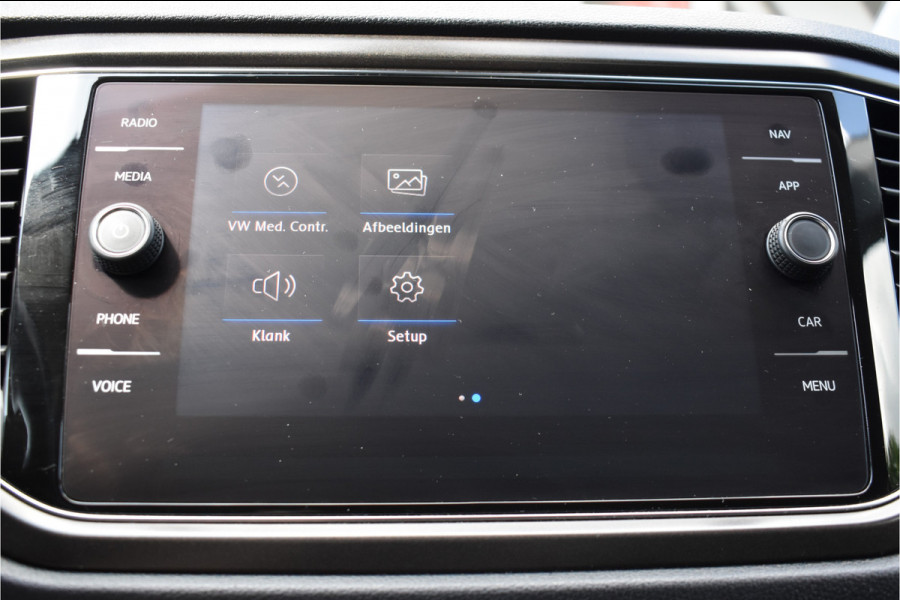 Volkswagen T-Roc 1.5 TSI Style Automaat Navigatie / Adap. Cruise / Trekhaak / PDC v+a / Camera / 17" LM