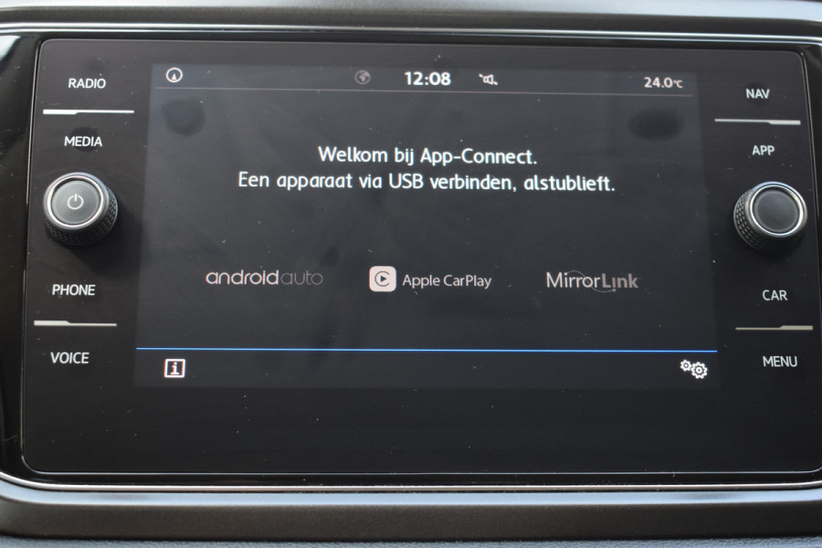 Volkswagen T-Roc 1.5 TSI Style Automaat Navigatie / Adap. Cruise / Trekhaak / PDC v+a / Camera / 17" LM