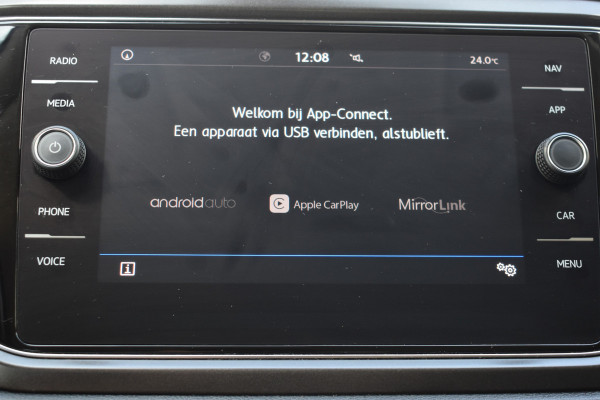 Volkswagen T-Roc 1.5 TSI Style Automaat Navigatie / Adap. Cruise / Trekhaak / PDC v+a / Camera / 17" LM