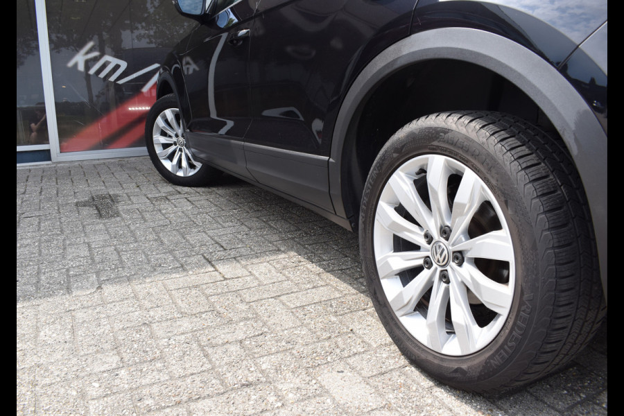 Volkswagen T-Roc 1.5 TSI Style Automaat Navigatie / Adap. Cruise / Trekhaak / PDC v+a / Camera / 17" LM