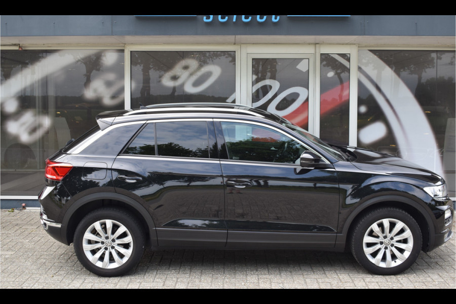 Volkswagen T-Roc 1.5 TSI Style Automaat Navigatie / Adap. Cruise / Trekhaak / PDC v+a / Camera / 17" LM