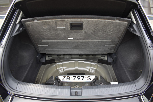 Volkswagen T-Roc 1.5 TSI Style Automaat Navigatie / Adap. Cruise / Trekhaak / PDC v+a / Camera / 17" LM