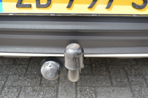 Volkswagen T-Roc 1.5 TSI Style Automaat Navigatie / Adap. Cruise / Trekhaak / PDC v+a / Camera / 17" LM